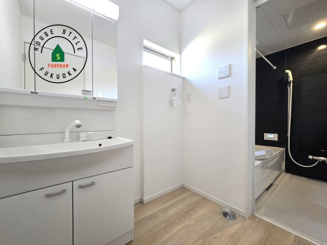 糟屋郡新宮町緑ヶ浜２丁目第1-2棟（2号棟）の内観：施工例|脱衣所、洗面所は小さなプライベートスペース。歯磨き、洗顔と毎日施す個人空間。