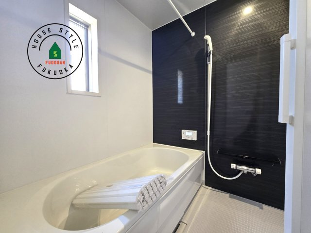 糟屋郡新宮町緑ヶ浜２丁目第1-2棟（2号棟）の内観：施工例|浴室は一日の疲れを癒す場所だから、家族みんながゆったりできる快適設計。追い炊き機能付きオートバス。安定した温度で、いつでも快適に入浴できます。