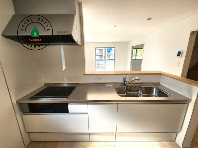 糟屋郡新宮町緑ヶ浜２丁目第1-2棟（2号棟）の内観：施工例|忙しい朝でも家族揃って食事をしたいゆとりあるダイニングスペース。