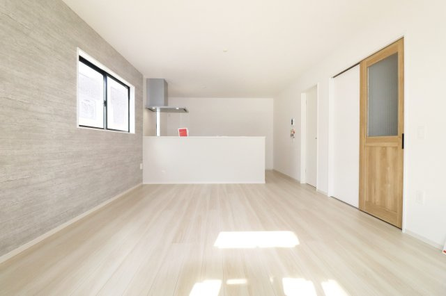 郡山市安積町笹川字北向　　  1号棟　　安積第3小学校、安積第2中学区　の居間・リビング