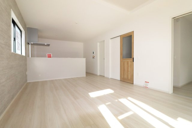 郡山市安積町笹川字北向　　  1号棟　　安積第3小学校、安積第2中学区　の居間・リビング