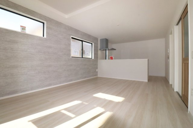 郡山市安積町笹川字北向　　  1号棟　　安積第3小学校、安積第2中学区　の居間・リビング