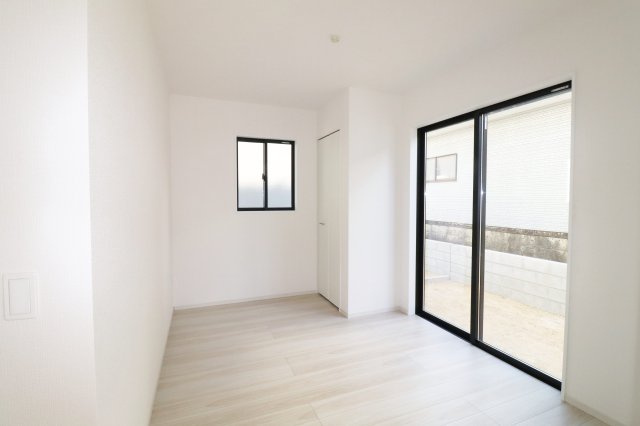 郡山市安積町笹川字北向　　  1号棟　　安積第3小学校、安積第2中学区　の洋室|１階洋室　５．６帖