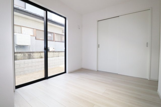 郡山市安積町笹川字北向　　  1号棟　　安積第3小学校、安積第2中学区　の洋室