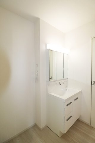 郡山市安積町笹川字北向　　  1号棟　　安積第3小学校、安積第2中学区　の洗面所