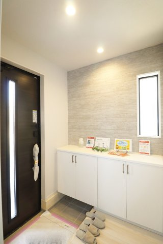 郡山市安積町笹川字北向　　  1号棟　　安積第3小学校、安積第2中学区　の玄関