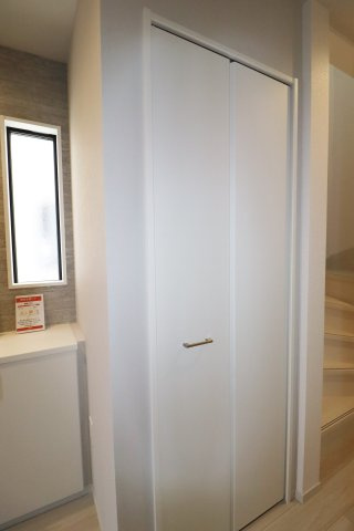 郡山市安積町笹川字北向　　  1号棟　　安積第3小学校、安積第2中学区　の収納|１階ホール収納♪