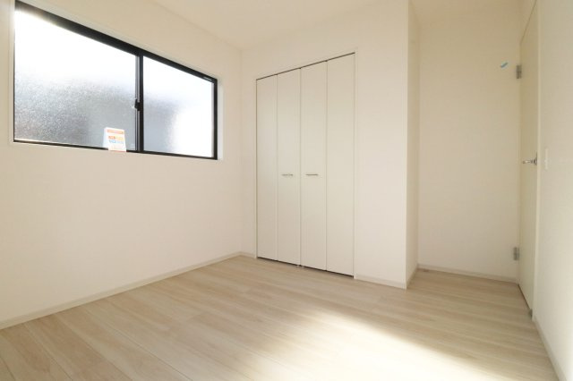 郡山市安積町笹川字北向　　  1号棟　　安積第3小学校、安積第2中学区　の洋室