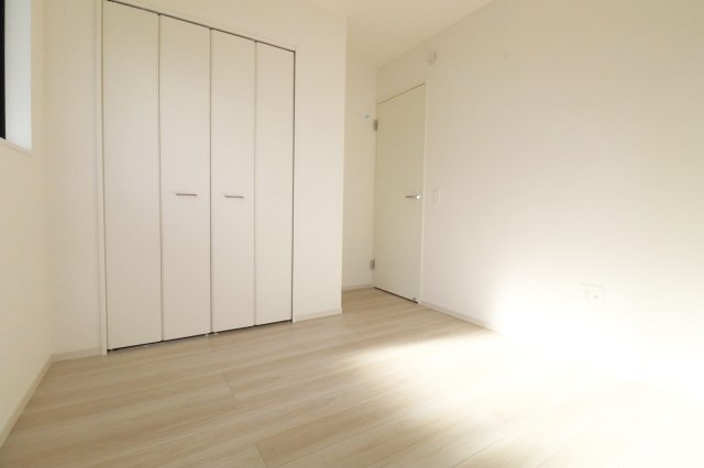 郡山市安積町笹川字北向　　  1号棟　　安積第3小学校、安積第2中学区　の洋室