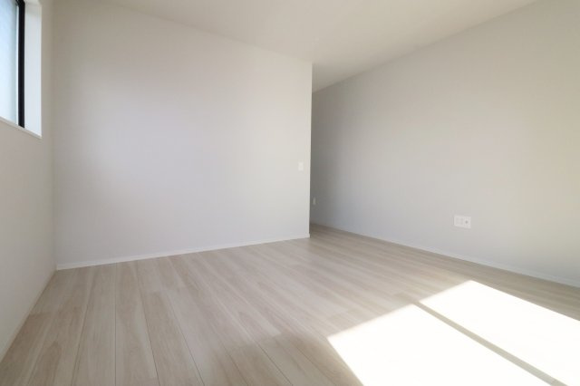 郡山市安積町笹川字北向　　  1号棟　　安積第3小学校、安積第2中学区　の洋室