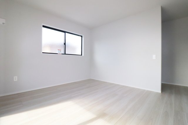 郡山市安積町笹川字北向　　  1号棟　　安積第3小学校、安積第2中学区　の洋室