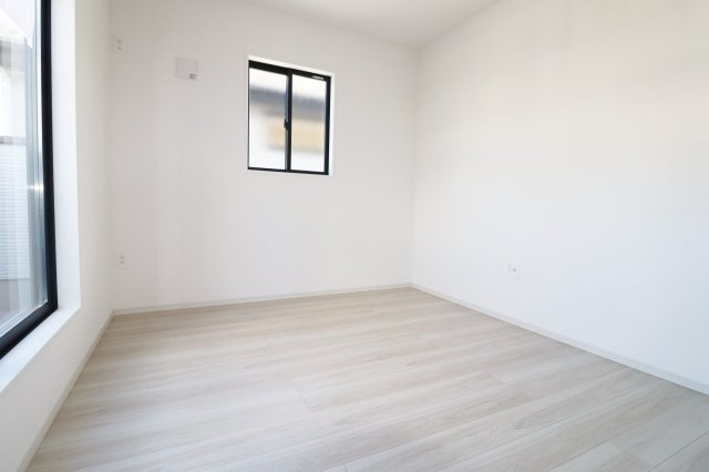 郡山市安積町笹川字北向　　  1号棟　　安積第3小学校、安積第2中学区　の洋室|２階洋室　６．０帖