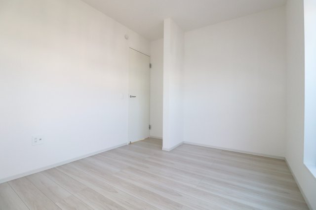 郡山市安積町笹川字北向　　  1号棟　　安積第3小学校、安積第2中学区　の洋室