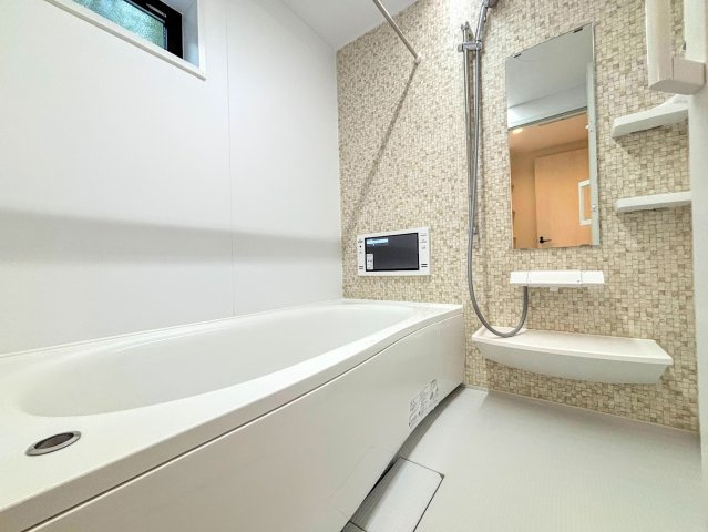 戸塚区舞岡町　新築戸建てのその他|［モデルハウス］◆お子様と一緒にバスタイムを楽しめる広々空間。浴室乾燥機付で心地よいバスタイムを実現します。
