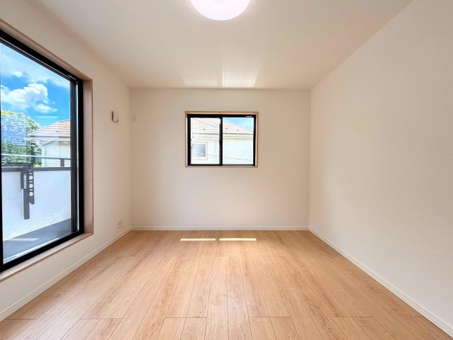 戸塚区舞岡町　新築戸建てのその他|［モデルハウス］◆柔らかい陽光が差し込む明るいお部屋を演出する設計。彩光の取れる窓が気持ちの良いお部屋を創り上げます。
