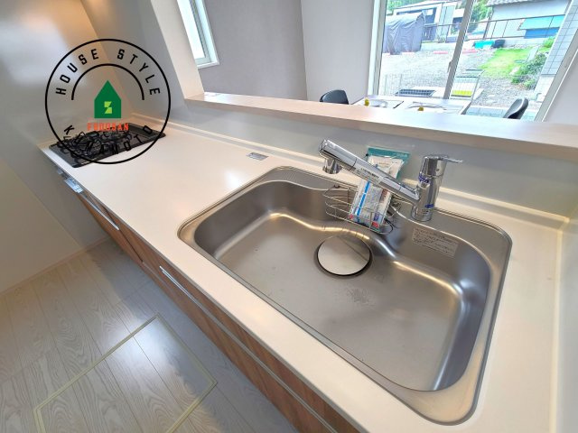 菊池市泗水町吉富第4₋3棟(1号棟)の発電・温水設備|ヘッドはシャワーや浄水に切り替え可能でノズルが延びる可動式。料理が楽しくなりますね。ヘッドはシャワーや浄水に切り替え可能でノズルが延びる可動式。料理が楽しくなりますね。