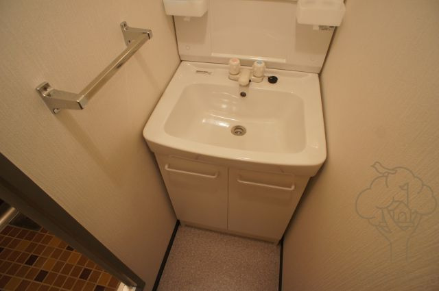梅田東ユーリプラザの独立洗面台