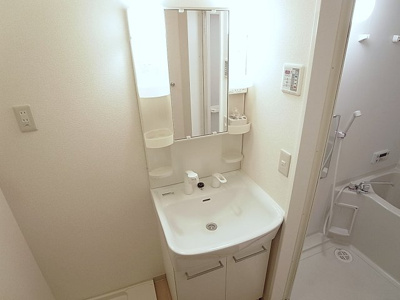 【洗面所】 | クレール久保 | 人気の高いシャワー付き洗面台