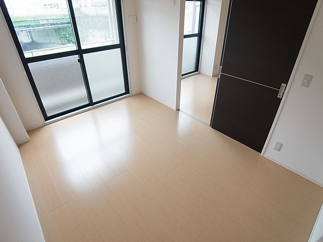 クレール久保の内装|日差しでフローリングが輝いてます