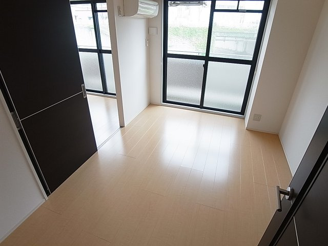 クレール久保の洋室|日差しも差し込み日当たり良好です