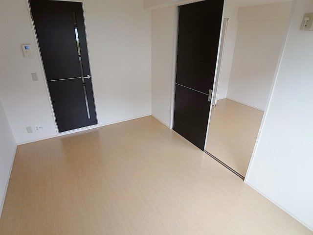 クレール久保のその他|今はやりの白いフローリング採用です