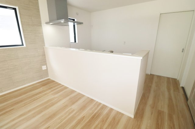 郡山市安積町笹川字北向　　  2号棟　　安積第3小学校、安積第2中学区　の居間・リビング