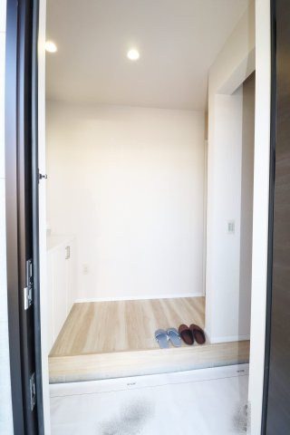 郡山市安積町笹川字北向　　  2号棟　　安積第3小学校、安積第2中学区　の玄関