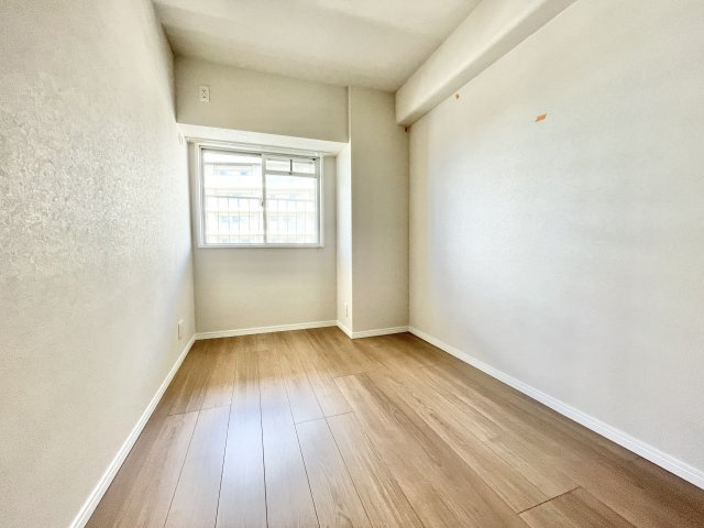 寝屋川東ファミリータウン北１番館の洋室