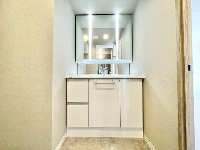 寝屋川東ファミリータウン北１番館の独立洗面台