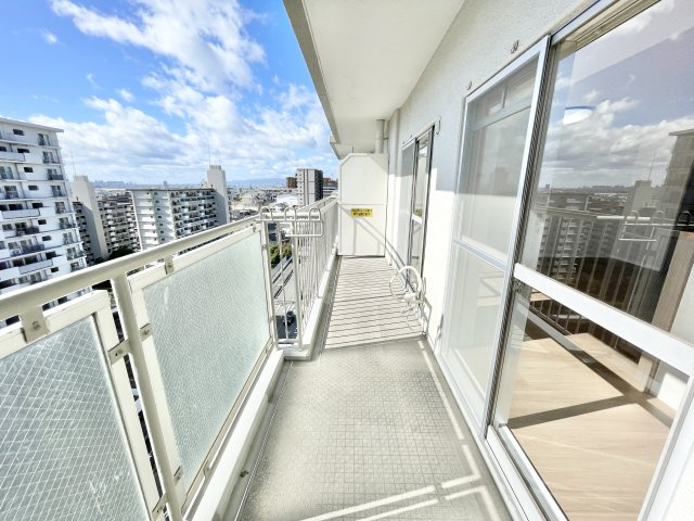 寝屋川東ファミリータウン北１番館のバルコニー