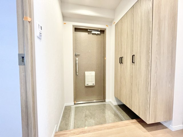 寝屋川東ファミリータウン北１番館の玄関