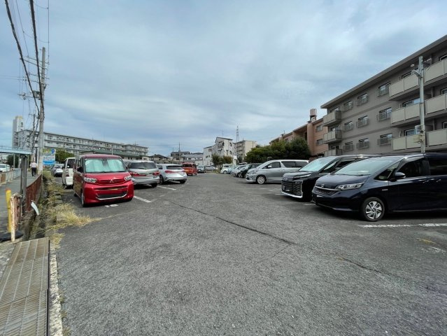 寝屋川東ファミリータウン北１番館の駐車場