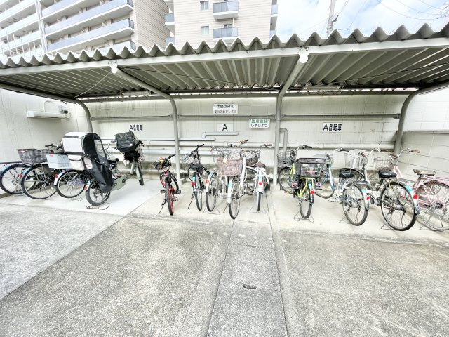 寝屋川東ファミリータウン北１番館の駐輪場