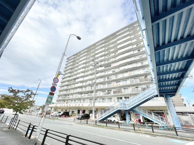 寝屋川東ファミリータウン北１番館の外観