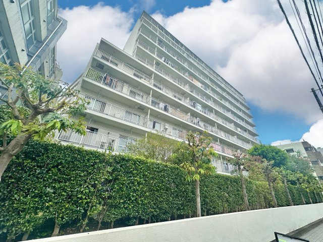 目白ガーデニアの外観|周囲の景観と調和する、落ち着きある洗練デザイン。日常の風景にさりげない美しさを添える、ちょうどよい存在感です。