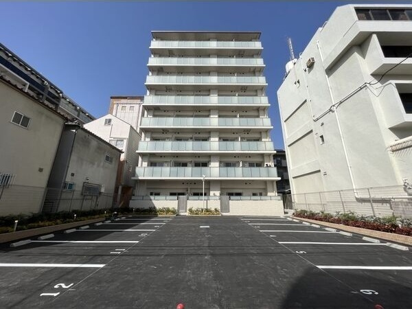 スプランディッド江坂DUEの駐車場