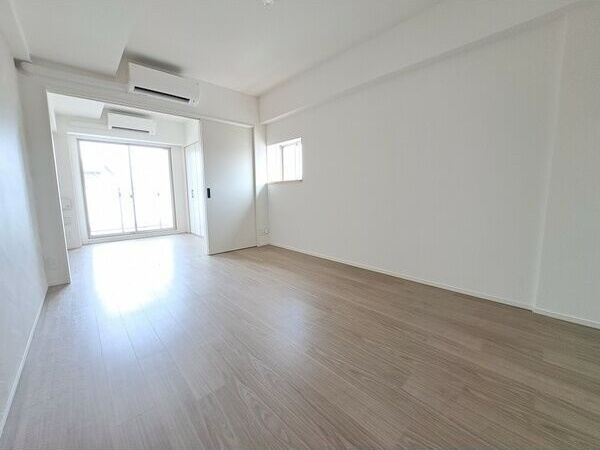 スプランディッド江坂DUEの洋室