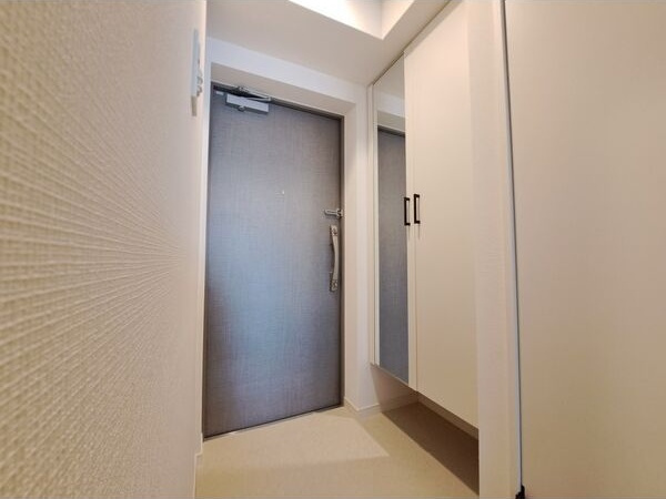 スプランディッド江坂DUEの玄関