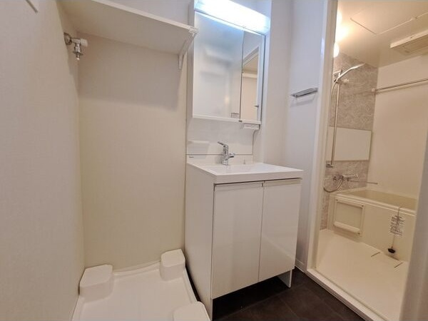 スプランディッド江坂DUEの洗面所