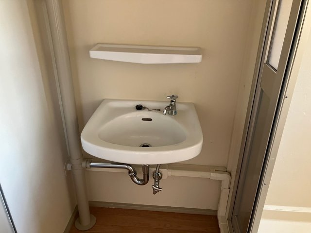 兵庫県公社　伊川谷（２）２号棟の洗面所|明るい洗面所です