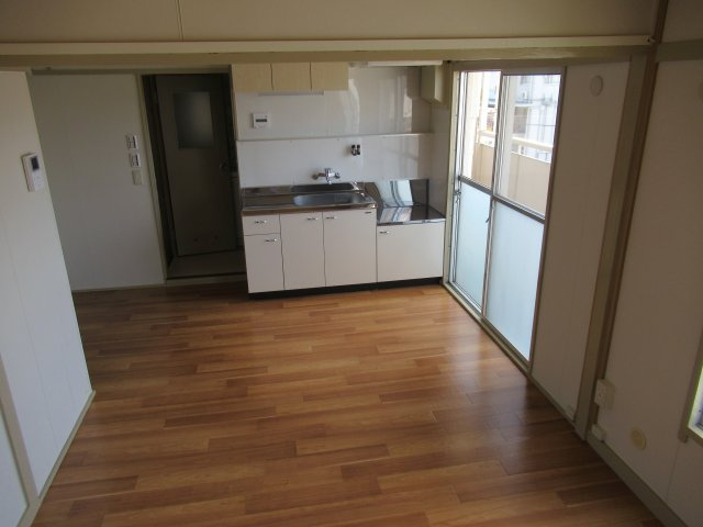 兵庫県公社　伊川谷（２）２号棟の居間・リビング|おしゃれな居間です