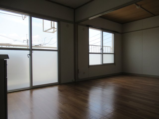 兵庫県公社　伊川谷（２）２号棟の居間・リビング|ゆったりとしたリビングです