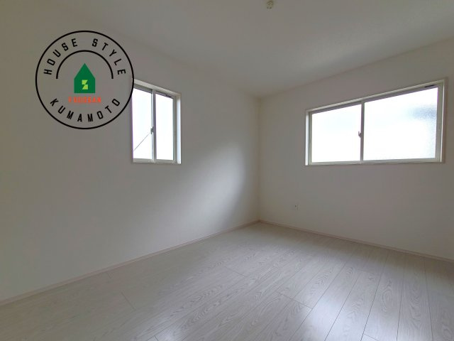 菊池市泗水町吉富第4₋3棟(2号棟)の内観：施工例|穏やかな光が差し込む室内には、穏やかな時間が流れます。