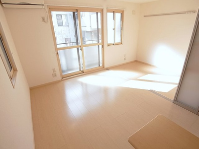 【居間・リビング】 | フレエール谷上 | 開放感ある広々したリビングスペース