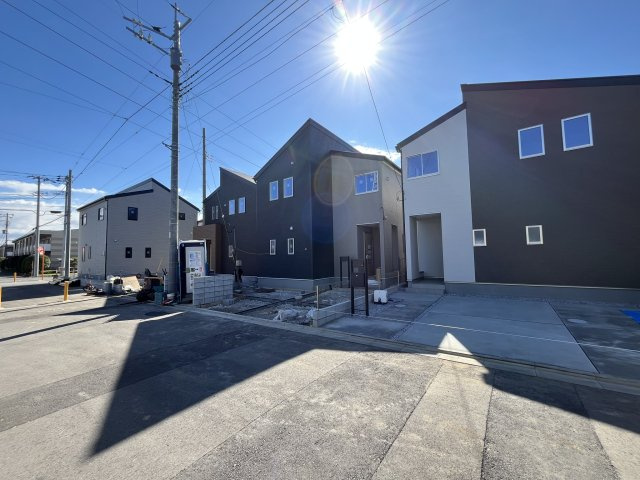 新築一戸建　飯能市双柳　全11棟　③号棟の前面道路含む現地写真