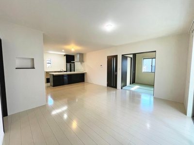 【居間・リビング】 | いなべ市大安町中央ヶ丘１丁目 | ＬＤＫ