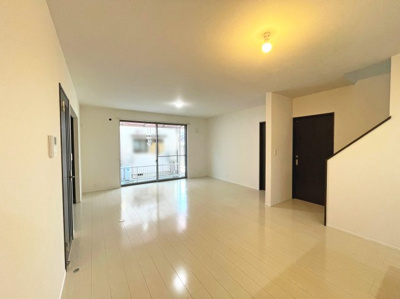 【居間・リビング】 | いなべ市大安町中央ヶ丘１丁目 | ＬＤＫ