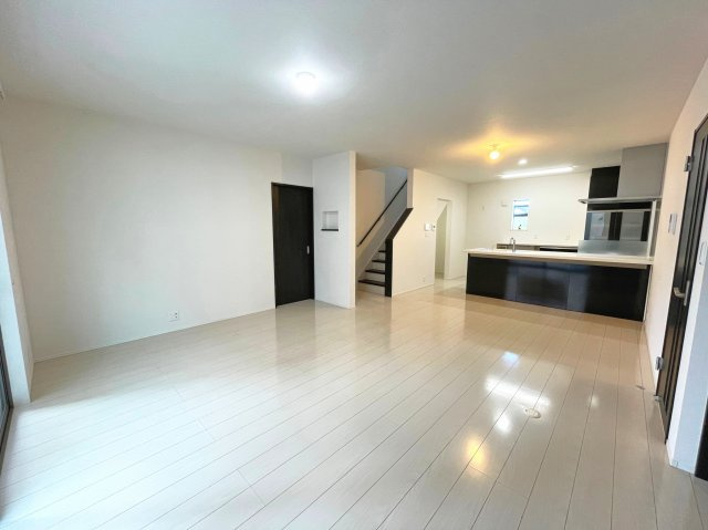 【居間・リビング】 | いなべ市大安町中央ヶ丘１丁目 | ＬＤＫ