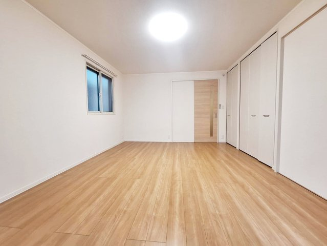 ソレイユ　エレーヌの洋室