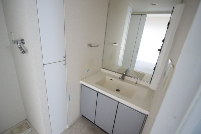 KDX川口幸町レジデンスの独立洗面台|別号室の参考写真です